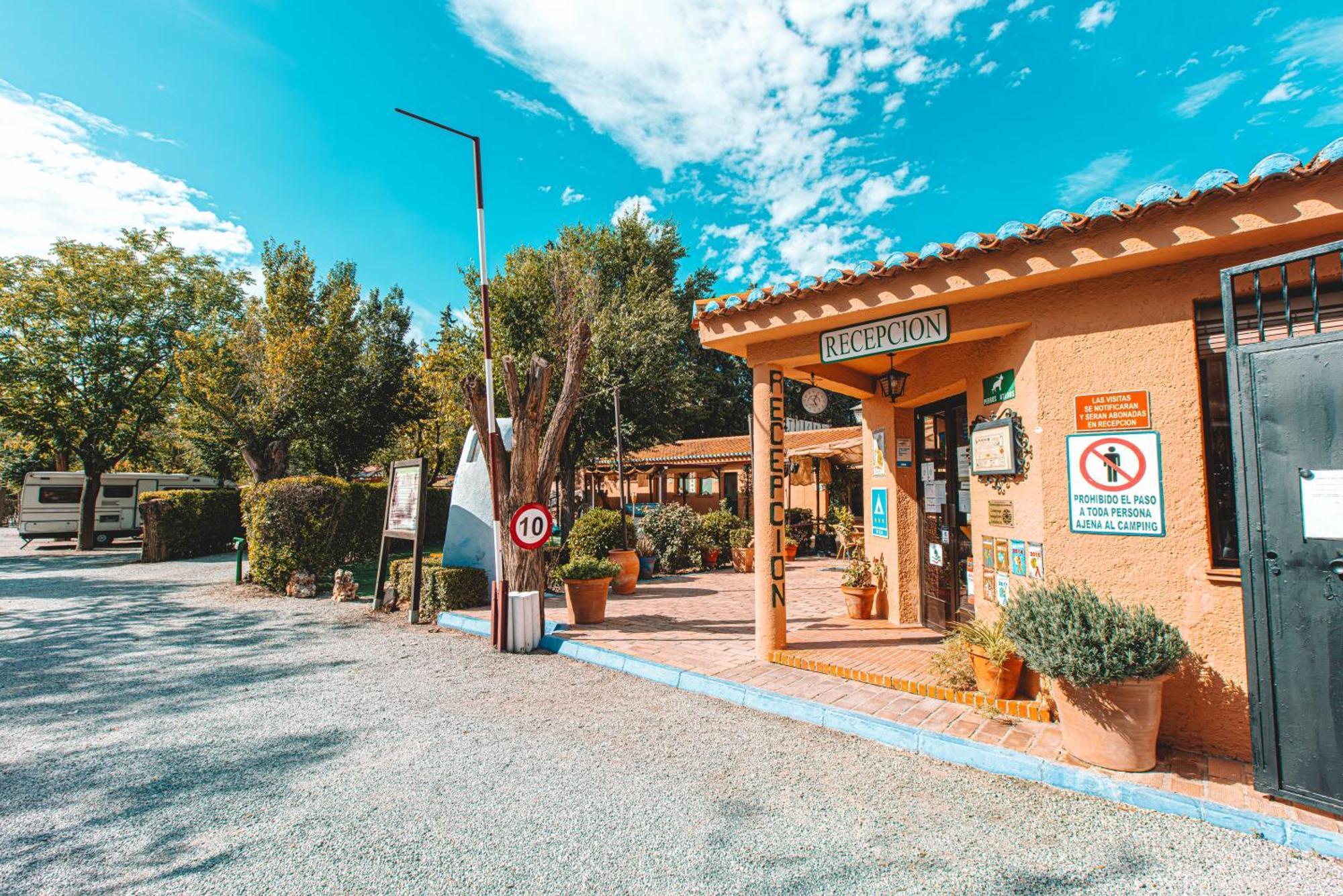 Camping & Bungalows Suspiro Del Moro Otura Exterior foto